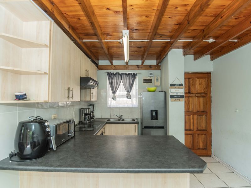 Charming Loft-Style Apartment in Secure Pinnacle 7 - Photo 2