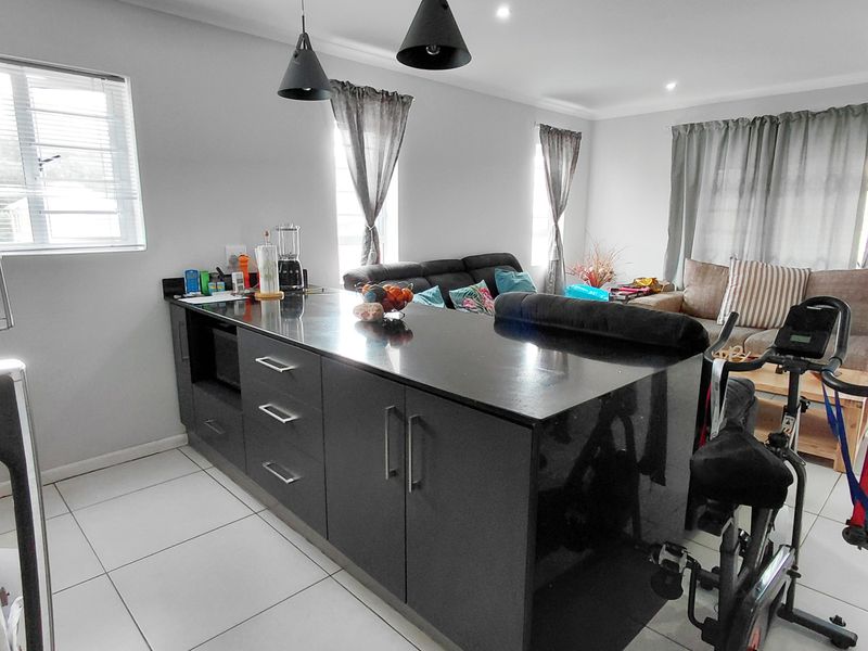 LOVEMORE PARK 4 BED 2 BATH HOME WITH DOUBLE GARAGE FOR RENT - Photo 3