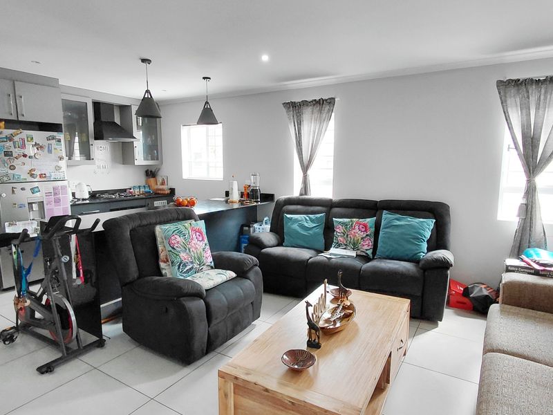 LOVEMORE PARK 4 BED 2 BATH HOME WITH DOUBLE GARAGE FOR RENT - Photo 2