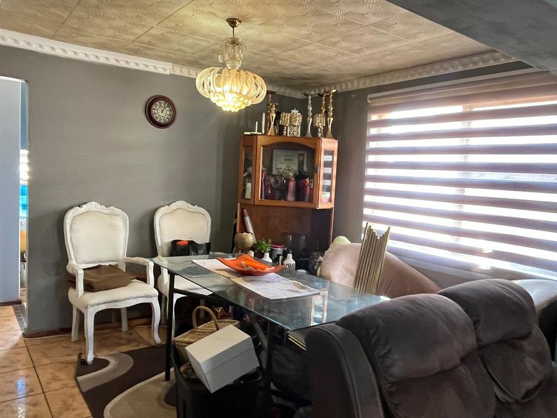 2 BED 1 BATH HOUSE WITH FLATLET FOR SALE - Photo 4