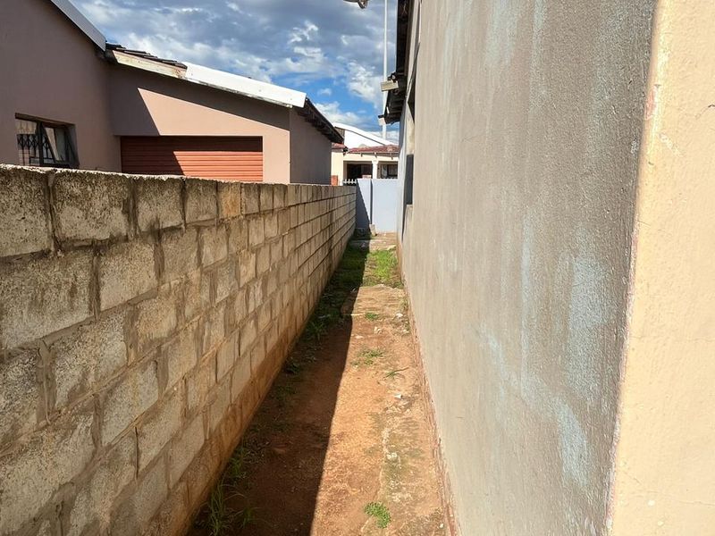 2 BED 1 BATH HOUSE WITH FLATLET FOR SALE - Photo 10