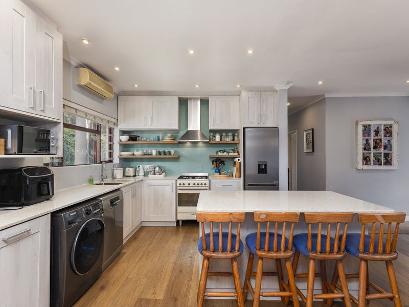 Serenity, Space & Family Living!! Viewings by appointment - Photo 9