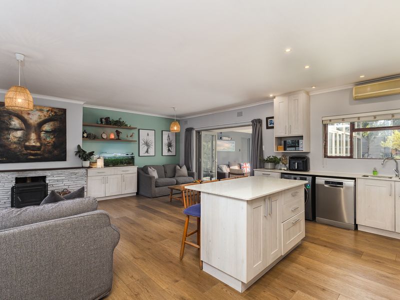 Serenity, Space & Family Living!! Viewings by appointment - Photo 8