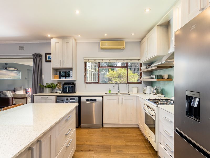Serenity, Space & Family Living!! Viewings by appointment - Photo 7