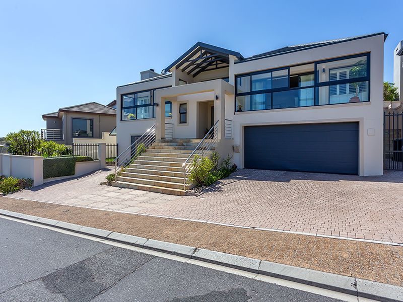 Magnificent 5 Bedroom Home in Dune Ridge Estate - Photo 2