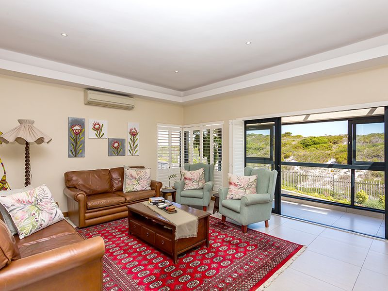 Magnificent 5 Bedroom Home in Dune Ridge Estate - Photo 5