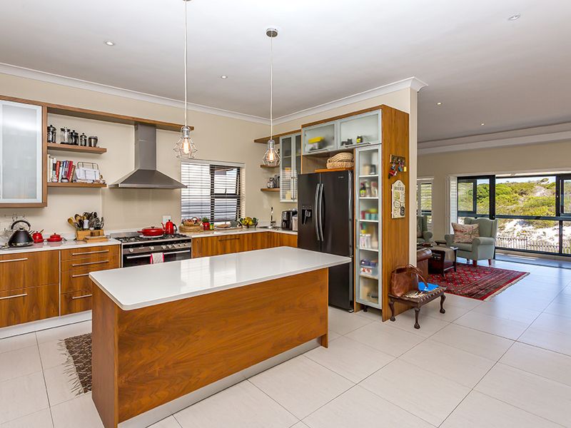 Magnificent 5 Bedroom Home in Dune Ridge Estate - Photo 9