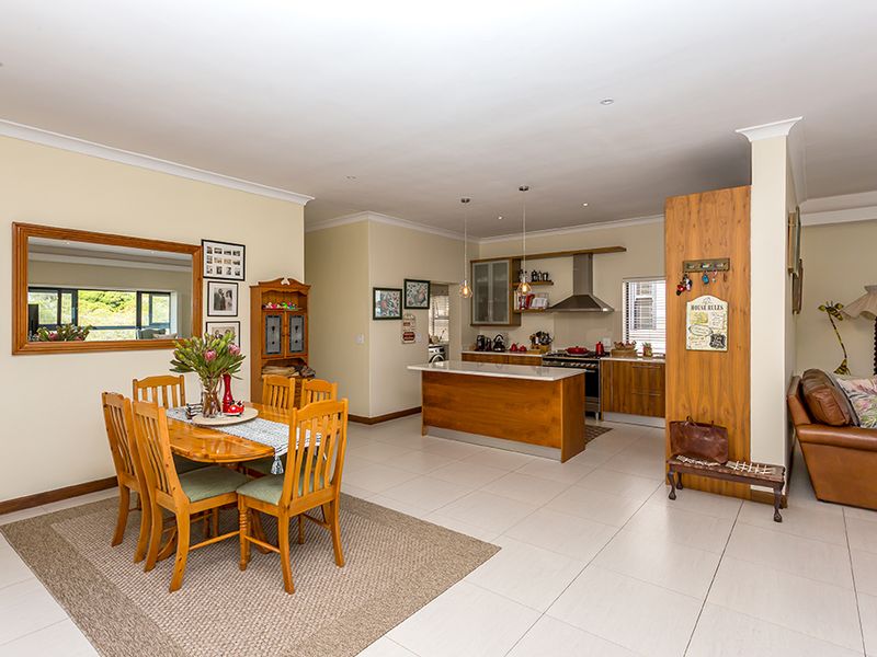 Magnificent 5 Bedroom Home in Dune Ridge Estate - Photo 7