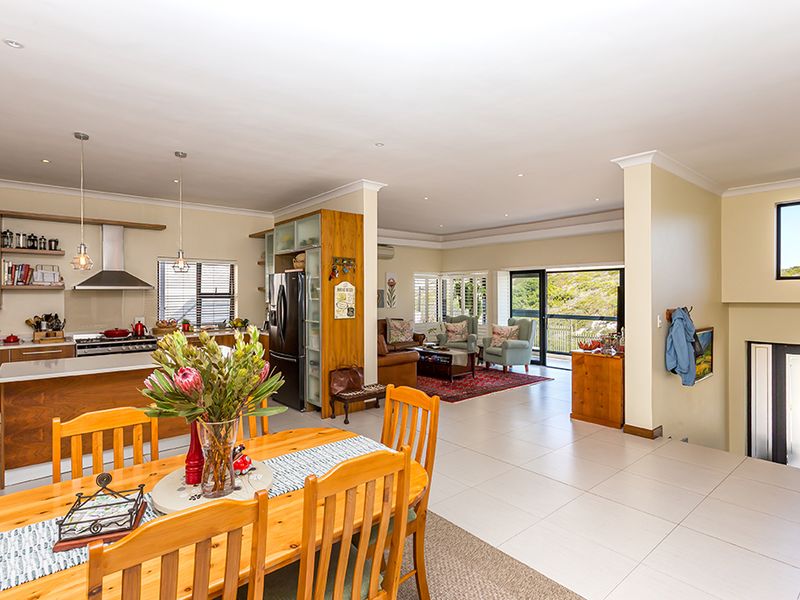 Magnificent 5 Bedroom Home in Dune Ridge Estate - Photo 3