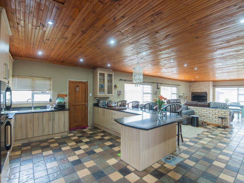 Charming Farm-Style Sanctuary in the Heart of the City! - Photo 9