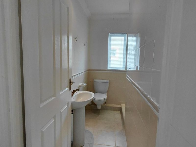 BEACHVIEW 5 BED 4 BATH HOUSE WITH DOUBLE GARAGE  FOR RENT - Photo 9