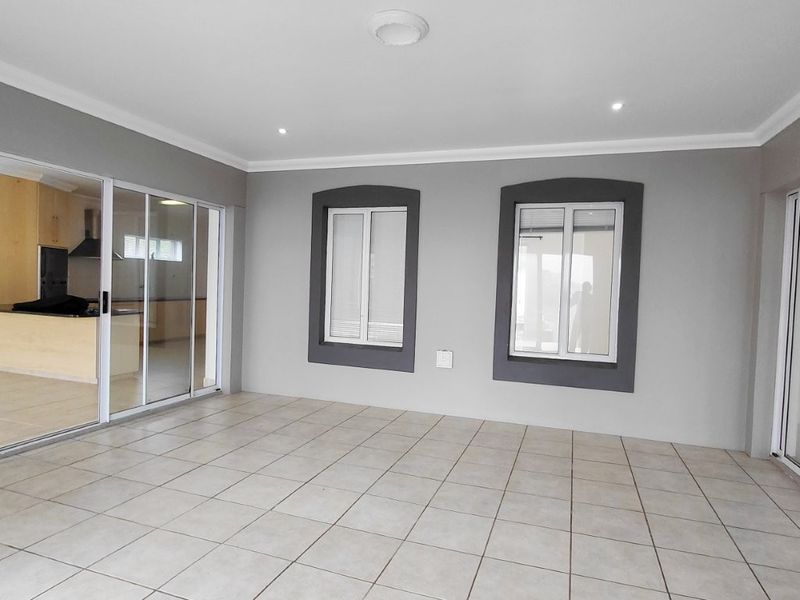 BEACHVIEW 5 BED 4 BATH HOUSE WITH DOUBLE GARAGE  FOR RENT - Photo 8