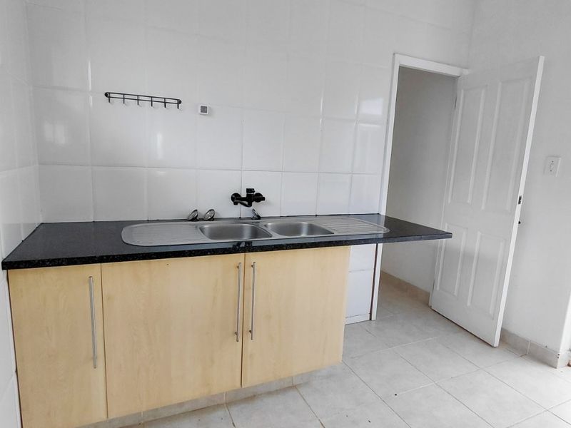 BEACHVIEW 5 BED 4 BATH HOUSE WITH DOUBLE GARAGE  FOR RENT - Photo 5