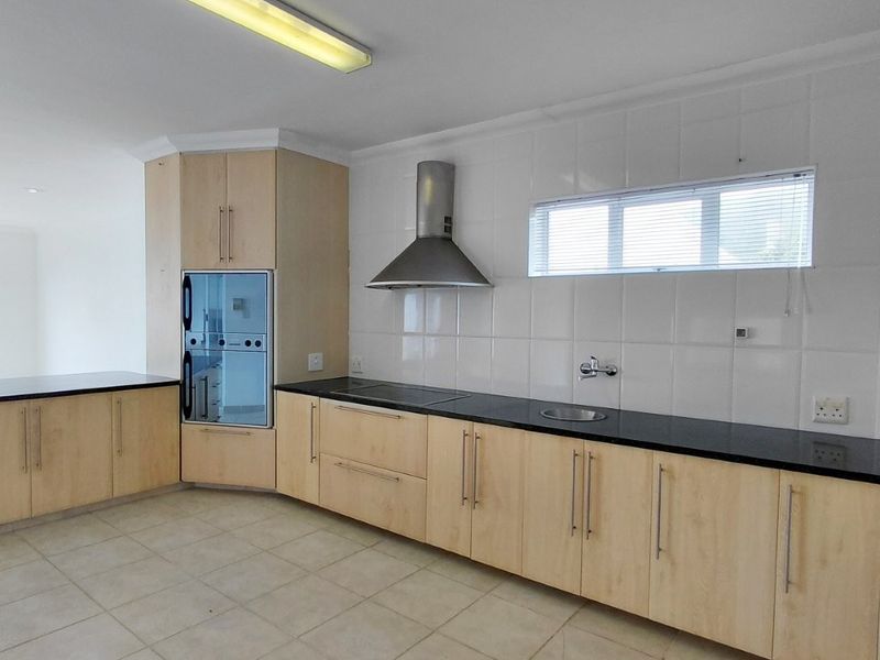 BEACHVIEW 5 BED 4 BATH HOUSE WITH DOUBLE GARAGE  FOR RENT - Photo 3
