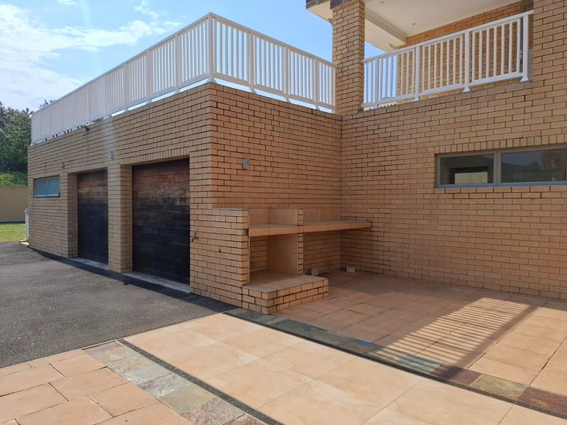 AN ARCHITECTURAL STATEMENT OF COASTAL LIVING - Photo 7