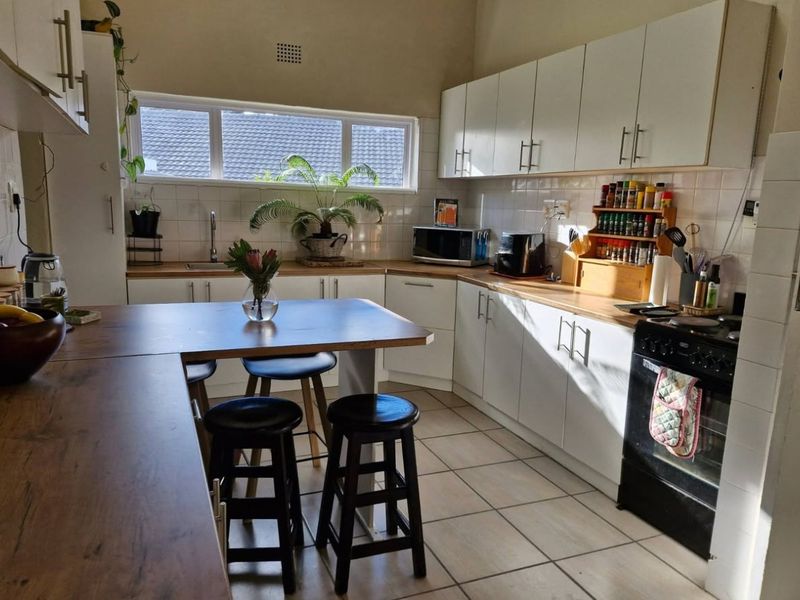 Spacious 4-Bedroom Home with Office, Pool & Ample Parking — Furnished Option Available - Photo 5