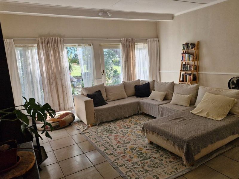 Spacious 4-Bedroom Home with Office, Pool & Ample Parking — Furnished Option Available - Photo 4
