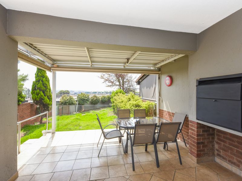Room to Grow, Space to Breathe - Secure Country Living in Rietvlei Country Estate - Photo 7
