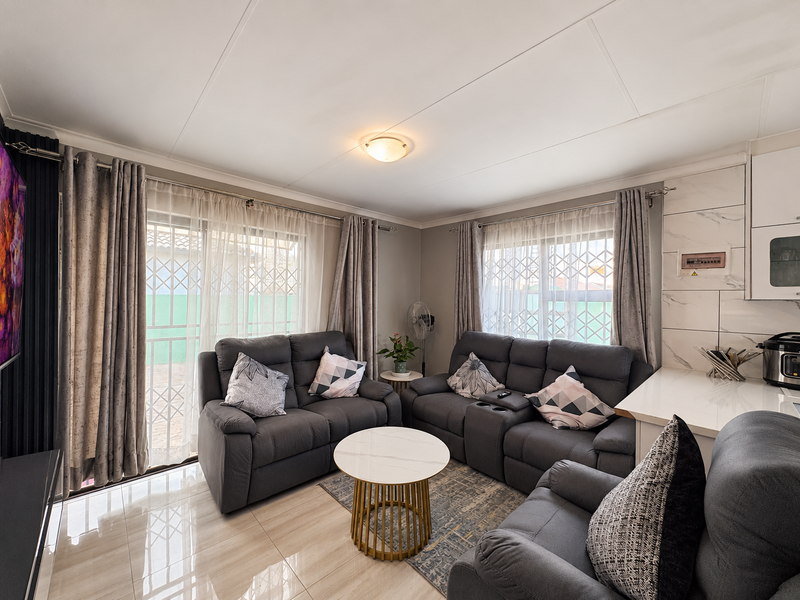 Welcome home to this modern 3-bedroom, 2-bathroom home, offering comfortable and easy living with a - Photo 8