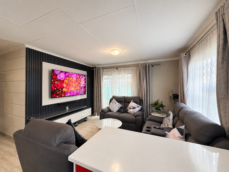 Welcome home to this modern 3-bedroom, 2-bathroom home, offering comfortable and easy living with a - Photo 6