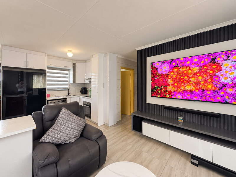 Welcome home to this modern 3-bedroom, 2-bathroom home, offering comfortable and easy living with a - Photo 7