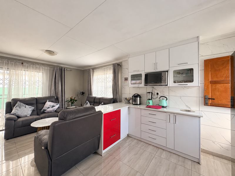 Welcome home to this modern 3-bedroom, 2-bathroom home, offering comfortable and easy living with a - Photo 5