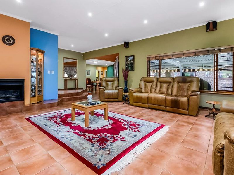 Large, Modernised, Energy resilient 4 Bed - Family Home with Full Cottage Bordering Rand Parkridge - Photo 5