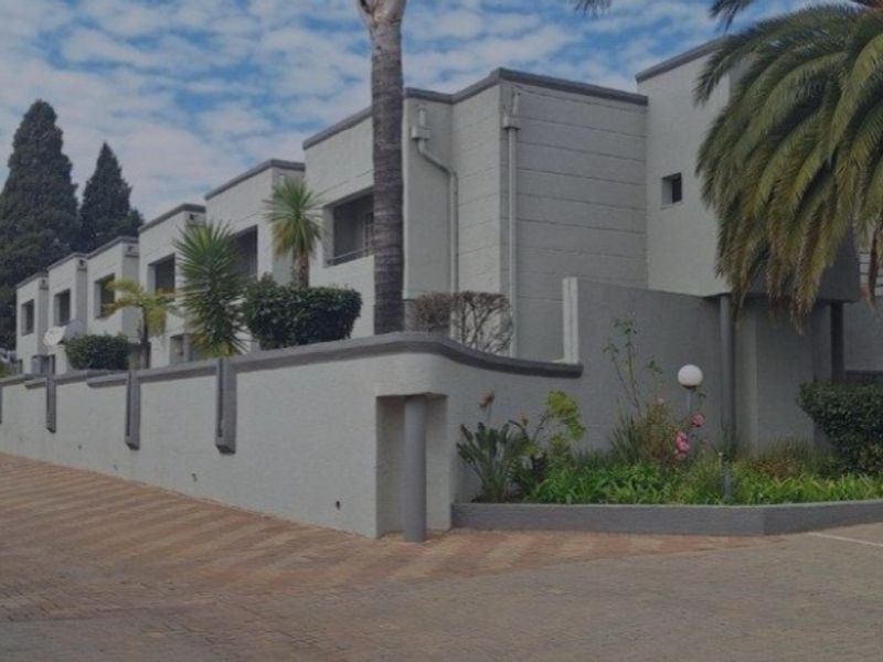 MODERN 3-BED IN SECURE ESTATE - PRIVATE GARDEN + BALCONY | OAKDENE - Photo 3
