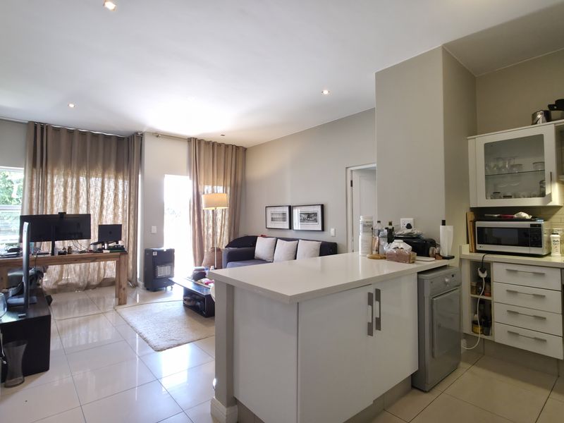 Apartment Pending Sale In Johannesburg - Photo 9