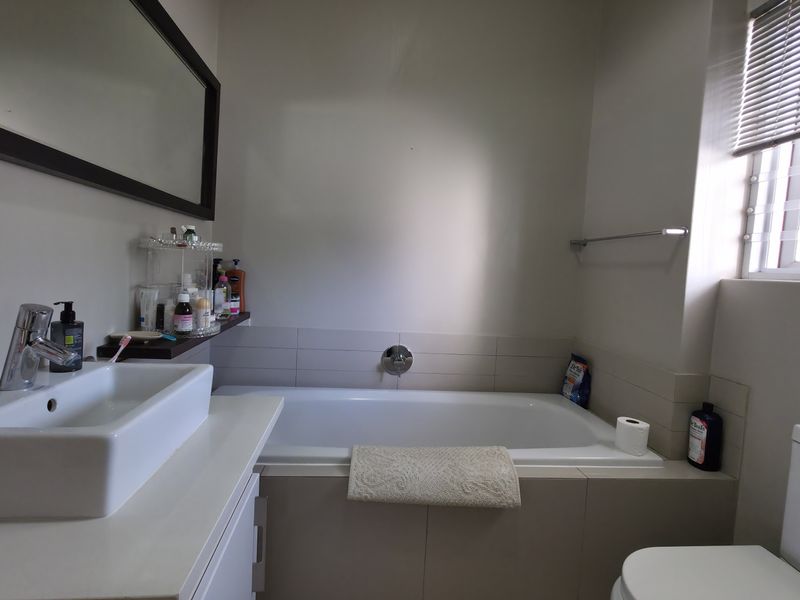 Apartment Pending Sale In Johannesburg - Photo 7