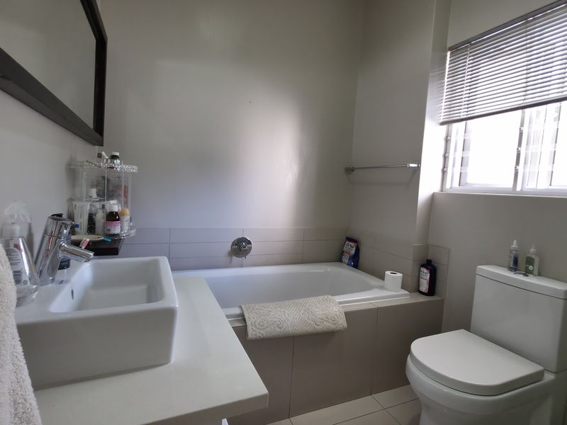 Apartment Pending Sale In Johannesburg - Photo 6