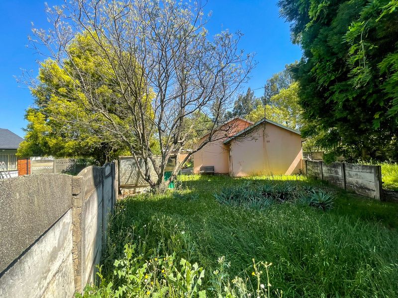 Perfectly Affordable (Fixer) - 3‐Bedroom Home with Huge Potential – Strubenvale - Photo 3