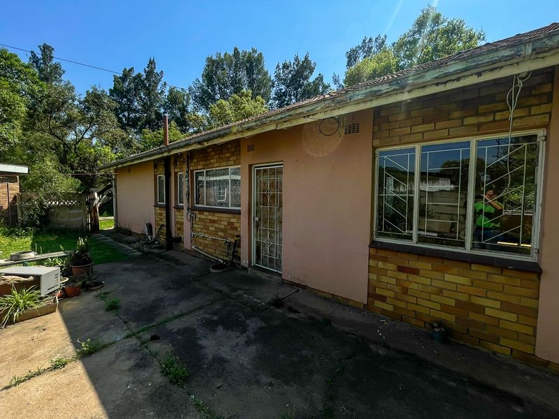 Perfectly Affordable (Fixer) - 3‐Bedroom Home with Huge Potential – Strubenvale - Photo 4