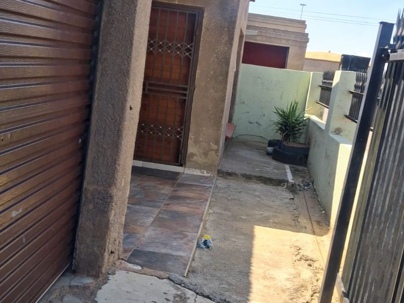 INVESTMENT PROPERTY IN TSAKANE - Photo 2