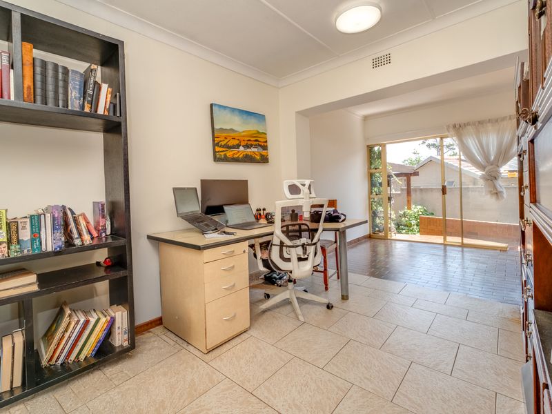 Family Home That Earns — Two Cottages, Solar and Electric Fencing - Photo 8