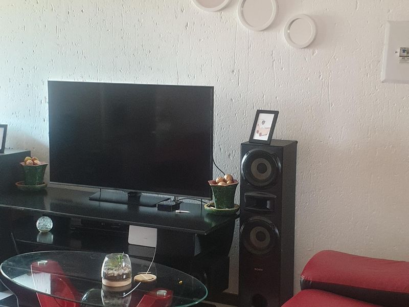 2 Bedroom Flat For Sale in Helderwyk Estate - Photo 2