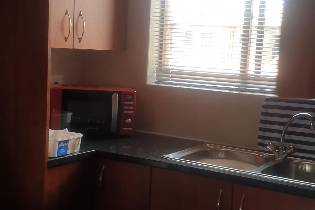2 Bedroom Flat For Sale in Helderwyk Estate - Photo 4
