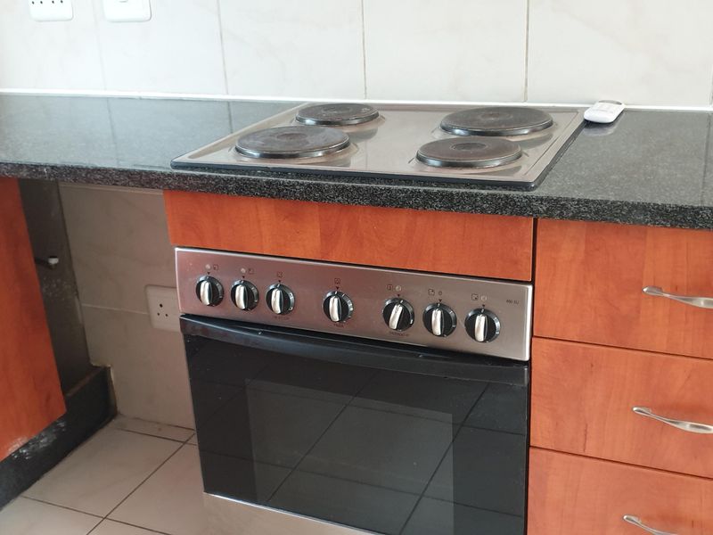 2 Bedroom Flat For Sale in Helderwyk Estate - Photo 5