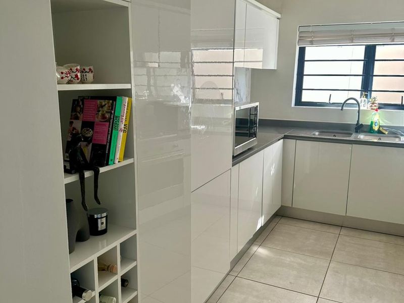 Lovely ground floor unit in sought after Polofields - Photo 10