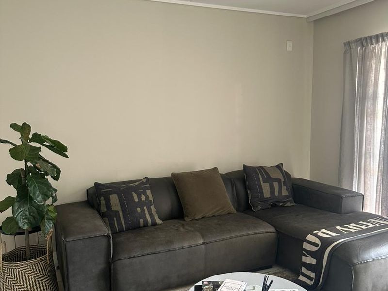 Lovely ground floor unit in sought after Polofields - Photo 8