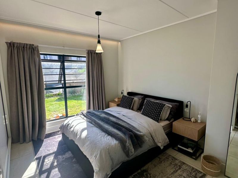 Lovely ground floor unit in sought after Polofields - Photo 3