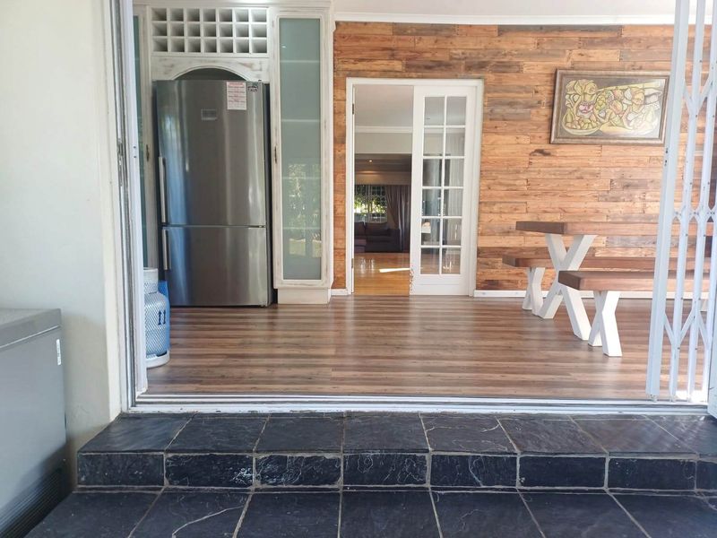 Perfect Family Home in Prime Miramar Location! - Photo 5