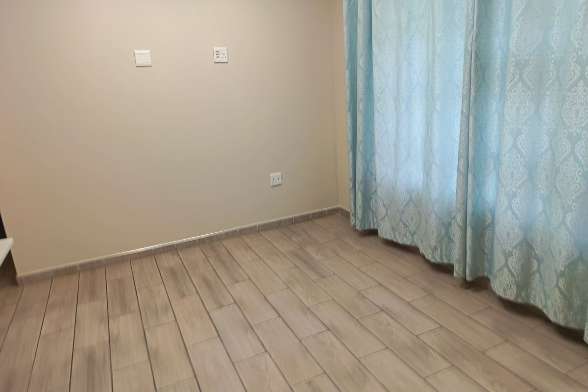 Three bedroom home in Kookrus Midvaal - Photo 5