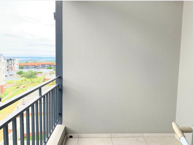 Luxury Living - Photo 3