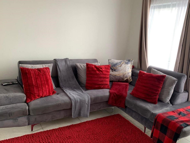 Luxury Living - Photo 4