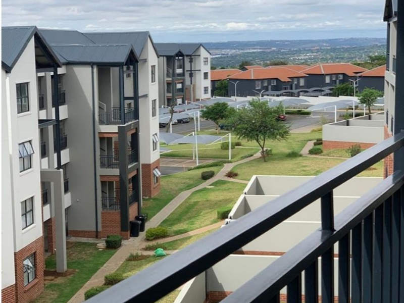 Luxury Living - Photo 2