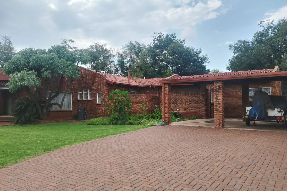 4 Bedroom House for sale in Dalpark Proper - Photo 2