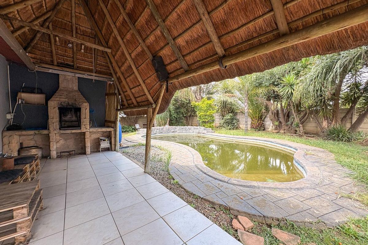 Neat Family Home with Flatlet - Photo 2