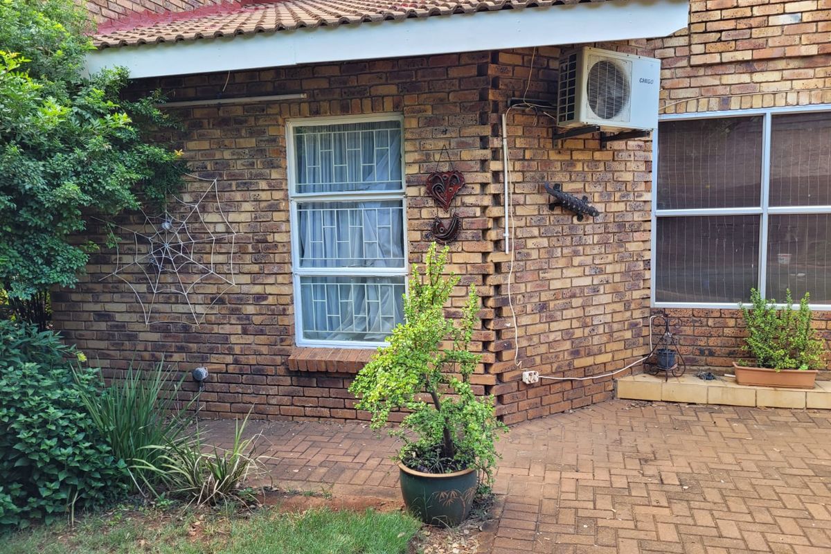 Beautifully Designed Home in a Peaceful Mooinooi Cul-de-Sac - Photo 4