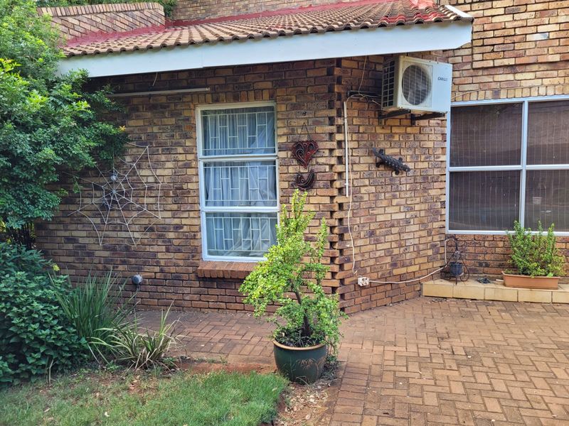 Beautifully Designed Home in a Peaceful Mooinooi Cul-de-Sac - Photo 4